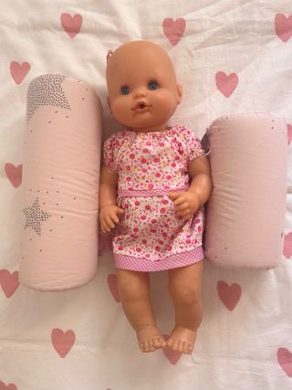 Cojín antivuelco bebe rosa de Petit Praia