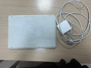Ordenador apple blanco