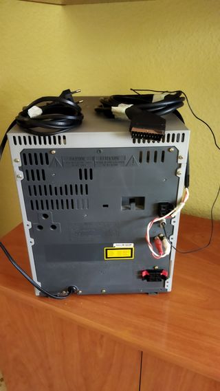 Reproductor 3CD/Radio + 2 altavoces + mando a d.