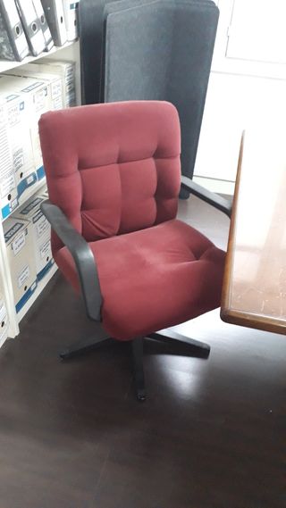 Silla tapizadas en terciopelo granate