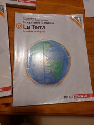 Libro di scienze SCOPRIAMO LA NATURA