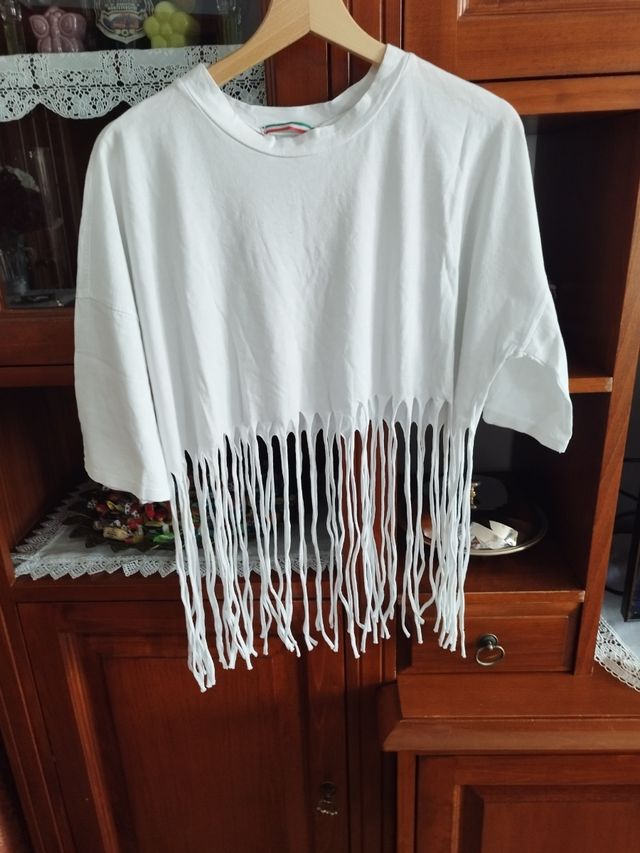 T-shirt bianca con frange