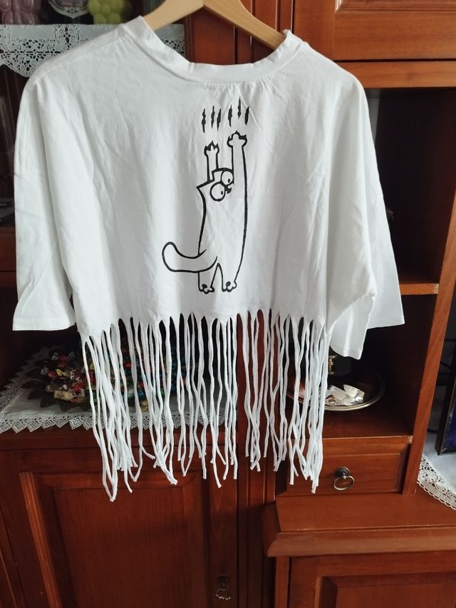 T-shirt bianca con frange