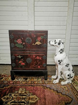 Mueble pequeño oriental. Vintage