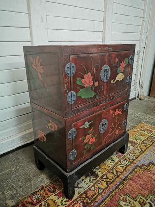 Mueble pequeño oriental. Vintage