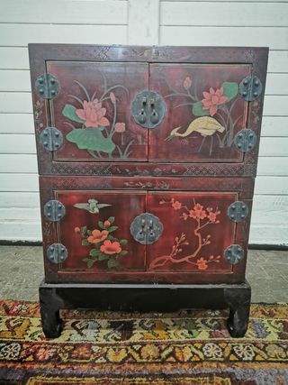 Mueble pequeño oriental. Vintage