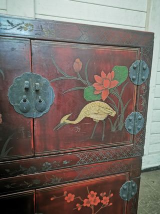 Mueble pequeño oriental. Vintage