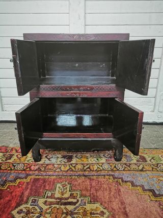 Mueble pequeño oriental. Vintage