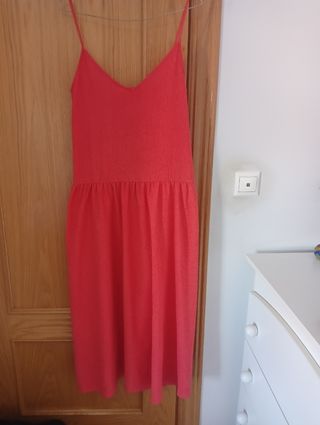 Lote dos vestidos, abrigos, camiseta