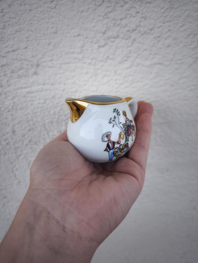 Jarrita leche porcelana antigua