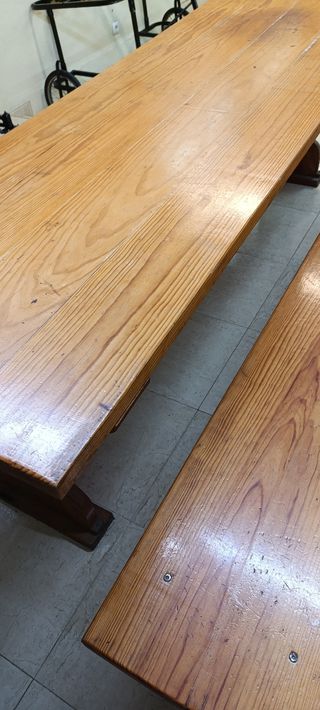 Mesa 2 bodega madera maciza con bancos