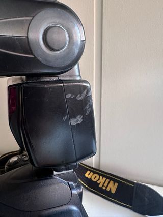 Nikon D3000 con accesorios