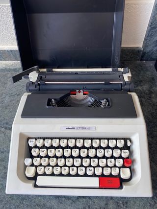 Máquina de escribir Olivetti Lettera 42