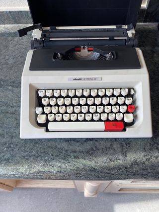 Máquina de escribir Olivetti Lettera 42