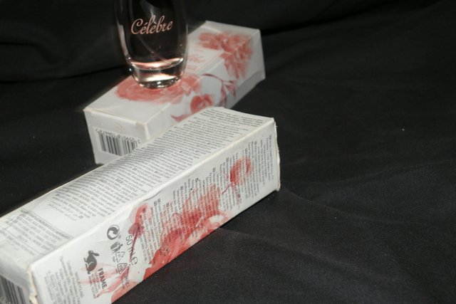 Eau de toilette en aerosol Famous - Avon