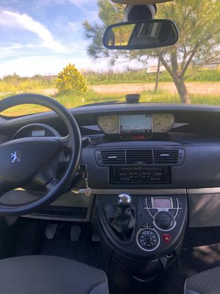 Peugeot 807 2012