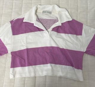 Polo Xs blanco y lila pull&bear 