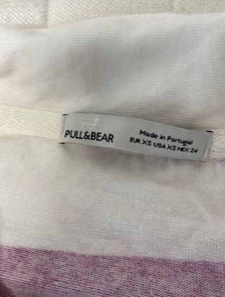 Polo Xs blanco y lila pull&bear 