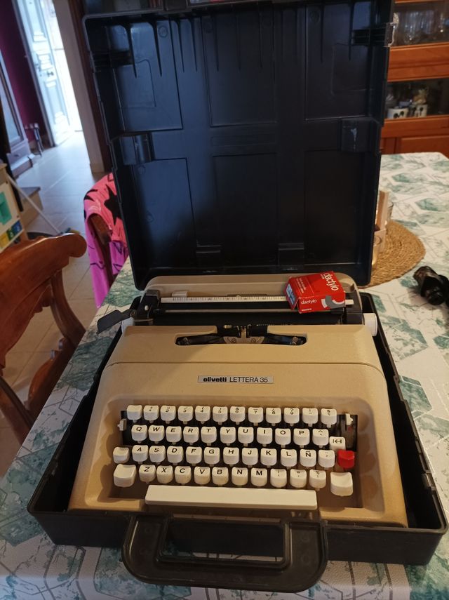 Maquina de escribir Olivetti Letters 35