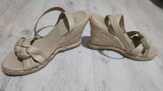 Sandalias , cuñas esparto y piel de ZARA .Talla 37