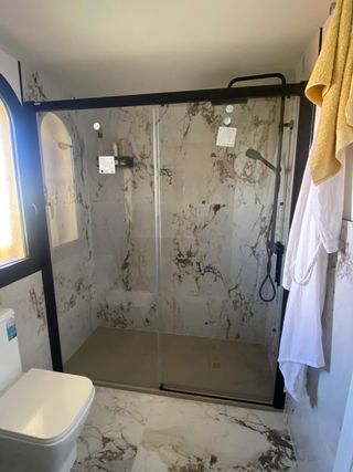 Mamparas y muebles de baño
