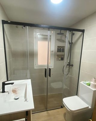 Mamparas y muebles de baño