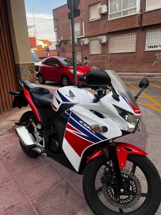 Honda CBR-125 R.