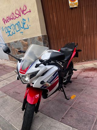 Honda CBR-125 R.