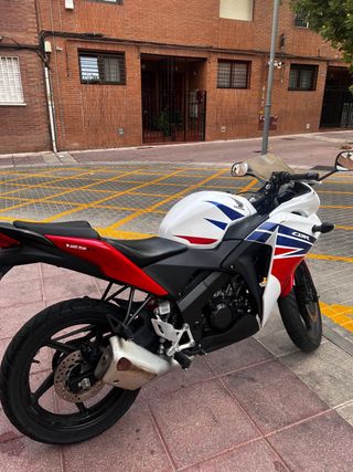 Honda CBR-125 R.