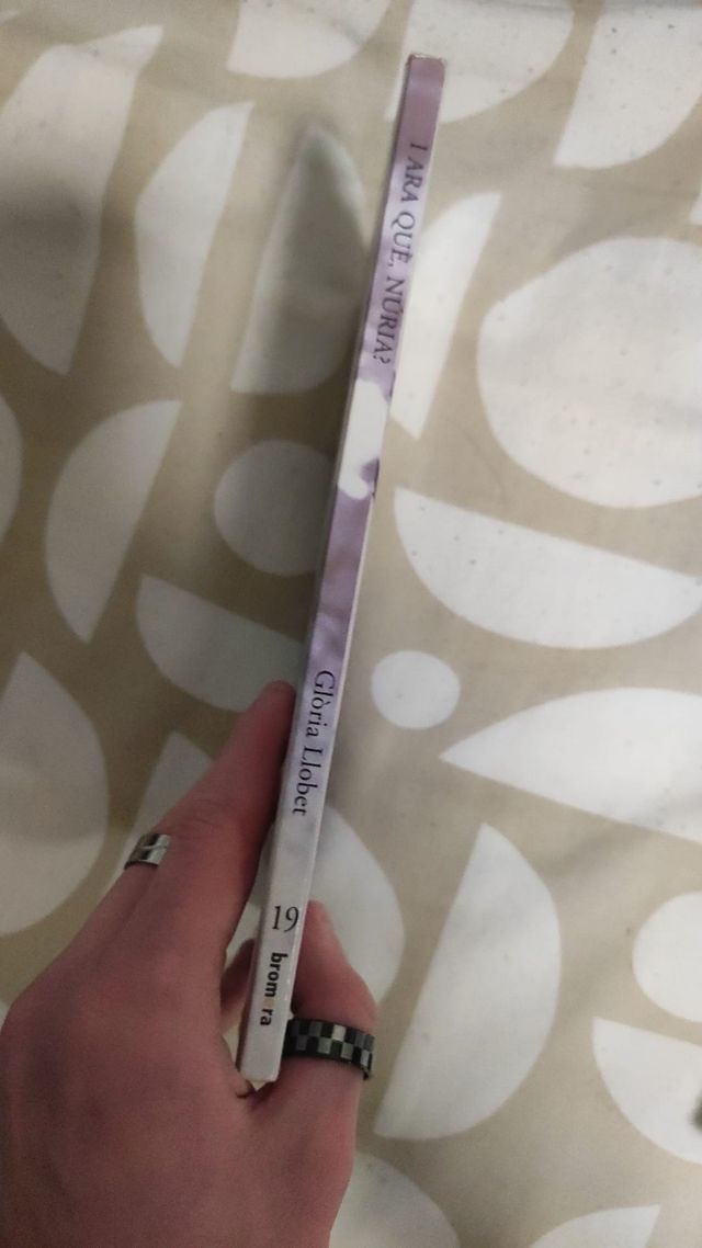 I jara que, Nuria! Libro en valenciano