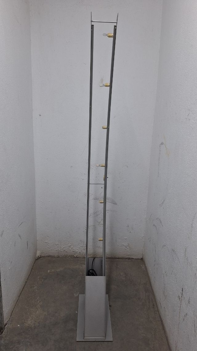 Lampara de pie de diseño.