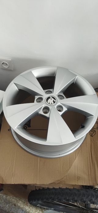Llantas 16"  IMPECABLES  Buje 57,1  5x112