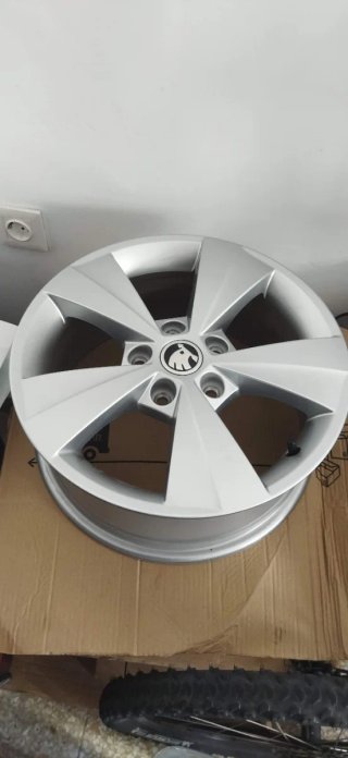 Llantas 16"  IMPECABLES  Buje 57,1  5x112