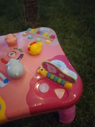 Mesa infantil musical de juguetes