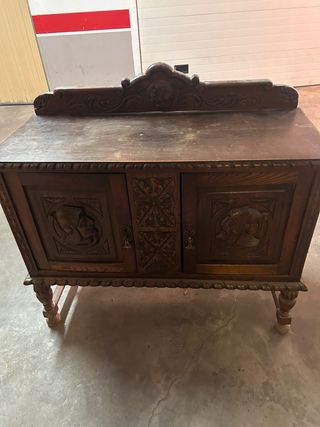 Vecchia credenza in stile rinascimentale castigliano