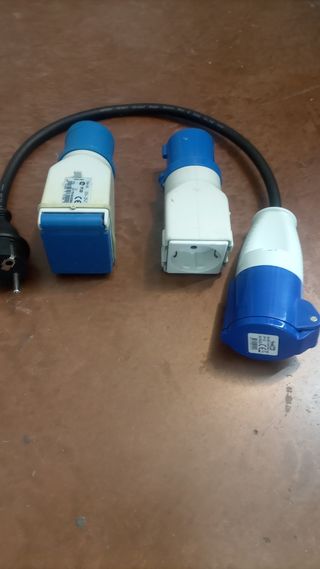 Adaptador corriente autocaravana.