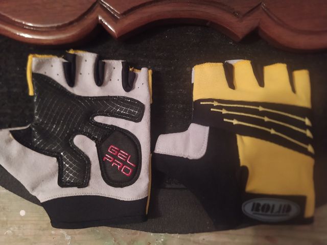 GUANTES CICLISMO + BIDÓN AGUA