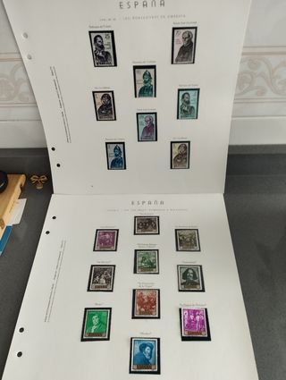Hojas de álbum con sellos