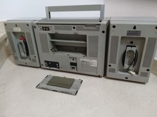 Radiocassete portátil AC o pilas.