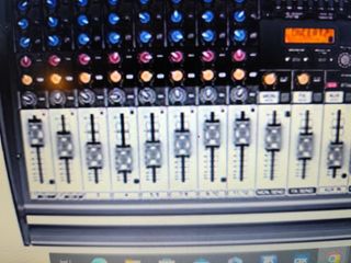 Mescladora autoamplificada