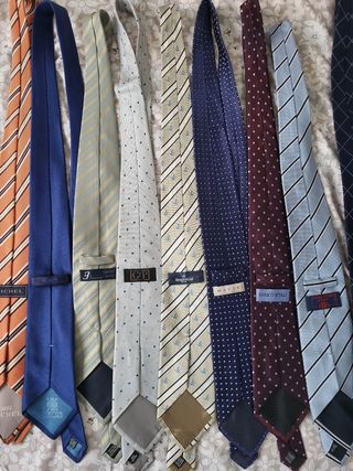 Pack 27 corbatas//por separado 10€ cada una