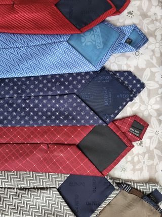 Pack 27 corbatas//por separado 10€ cada una
