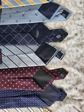 Pack 27 corbatas//por separado 10€ cada una