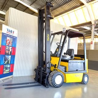 CARRETILLA ELEVADORA ELECTRICA 2500 KG BATERÍA