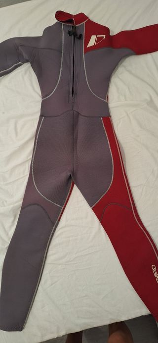 Traje neopreno largo.