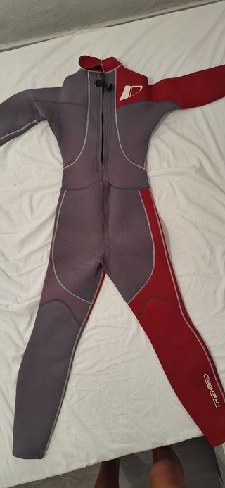 Traje neopreno largo.