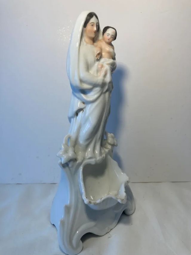 Figura Porcelana- Virgen Benditera- 30 cm