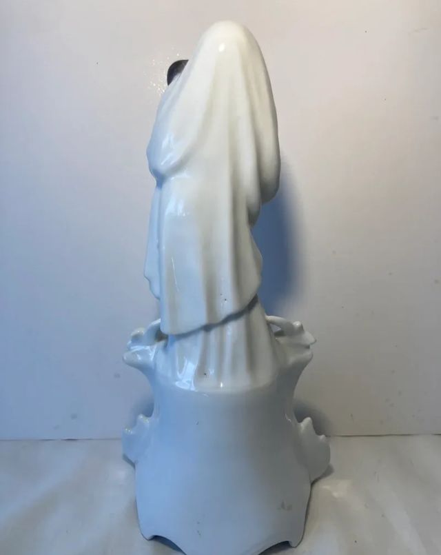 Figura Porcelana- Virgen Benditera- 30 cm