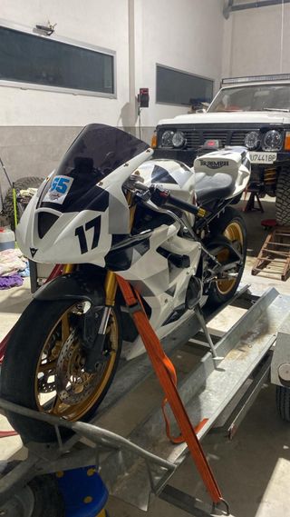 deposito triumph daytona 675