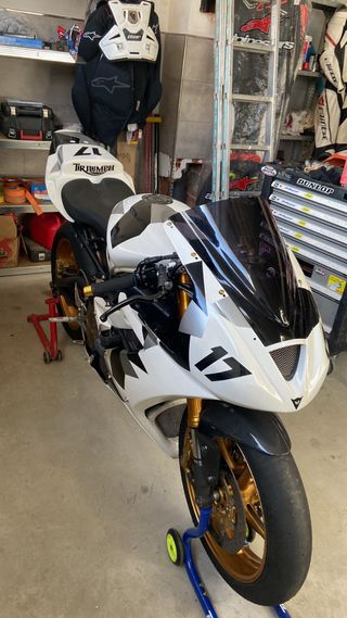 deposito triumph daytona 675